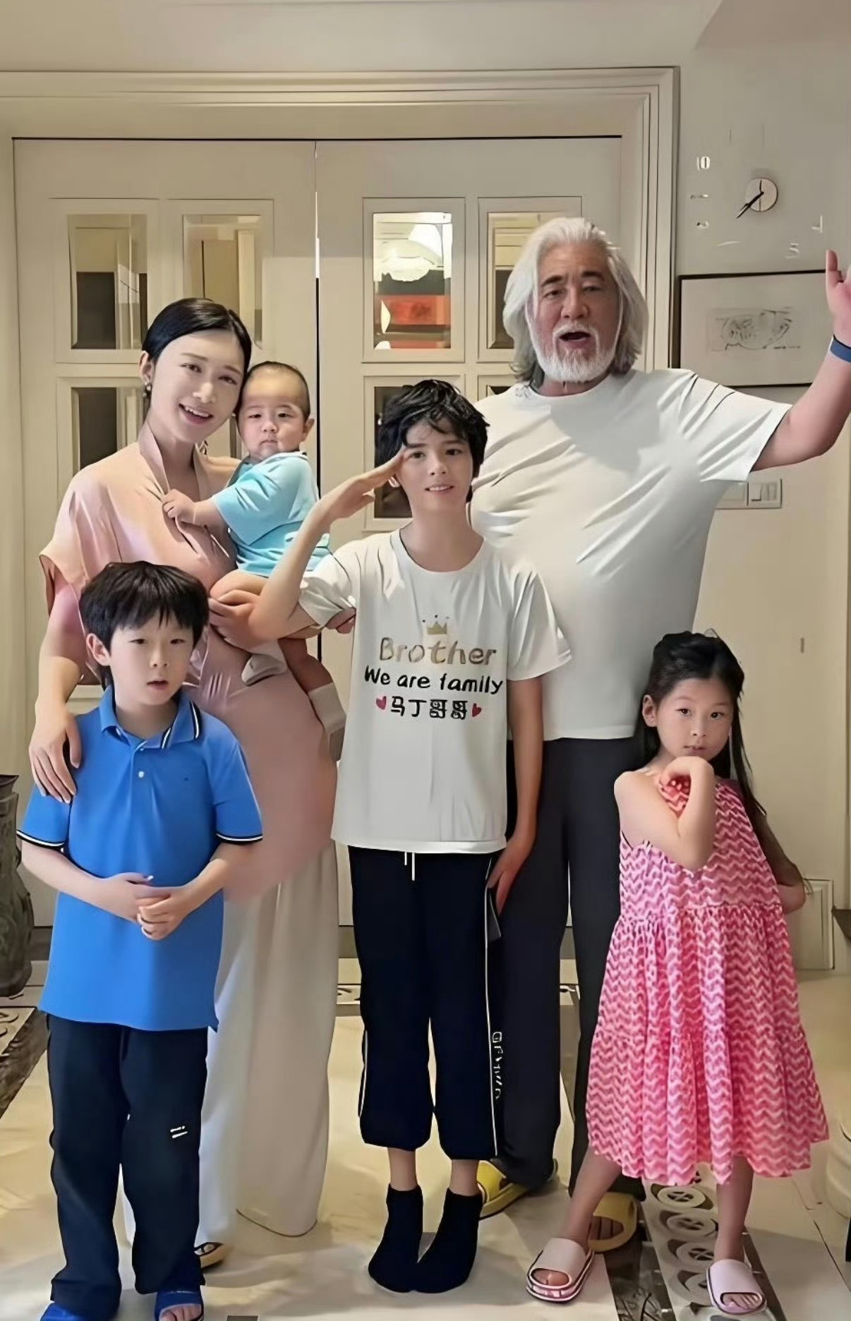 张纪中妻子备孕5胎谁看了不说绝[允悲]张纪中老当益壮 堪比廉颇 人家七十多岁还在
