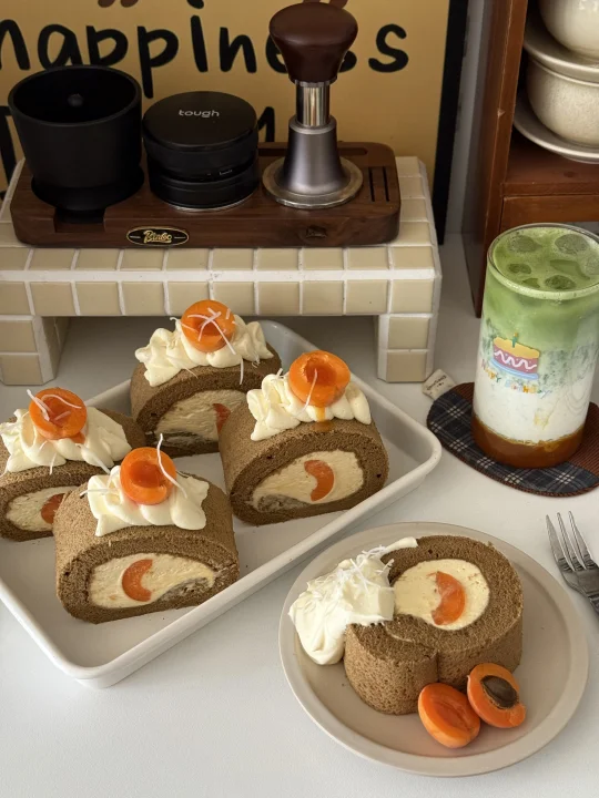就爱吃点自制的甜品｜焙茶杏子蛋糕卷🍰