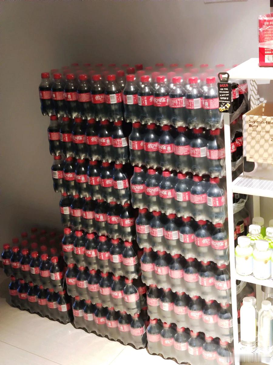 早！！！在蔚来社区看ES9结果发现蔚来承包了用户一年的可乐这福利 也是绝无仅有 