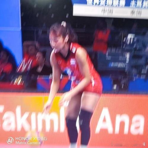 你认为中泰女排为何能建立友谊别再觉得中泰女排的友谊是场面上的客套话了，两队场上拼