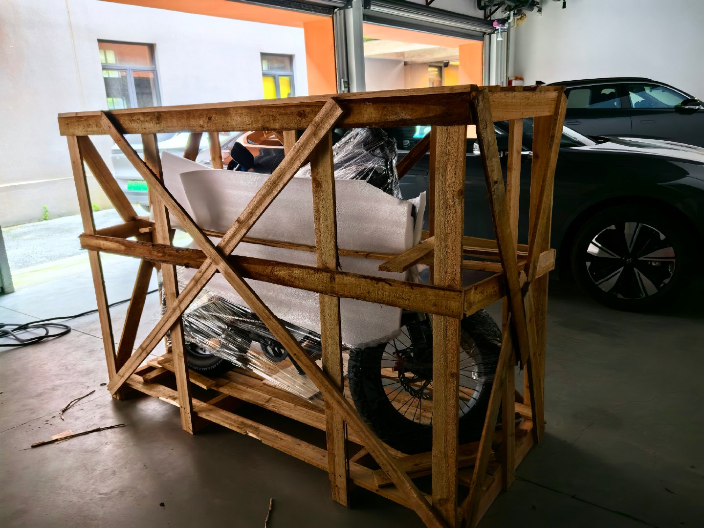 自从带动了全公司骑单车，现在经常有各式奇奇怪怪的两轮工具/玩具，送来给我们体验[