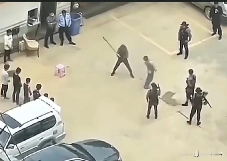 好心疼啊谁家的孩子，听说这里老板都是中国人，打得真狠，牛魔王去了怕是都得乖乖犁地