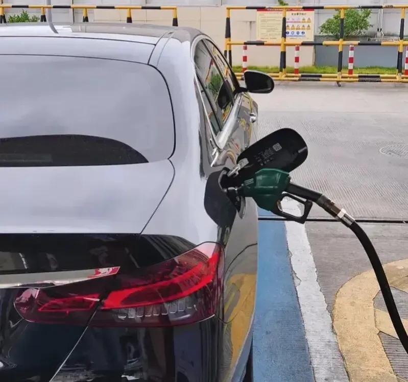 如果现在“实行了油电同权”，放着油车与新能源车，你会毫不犹豫的选择新能源车吗？
