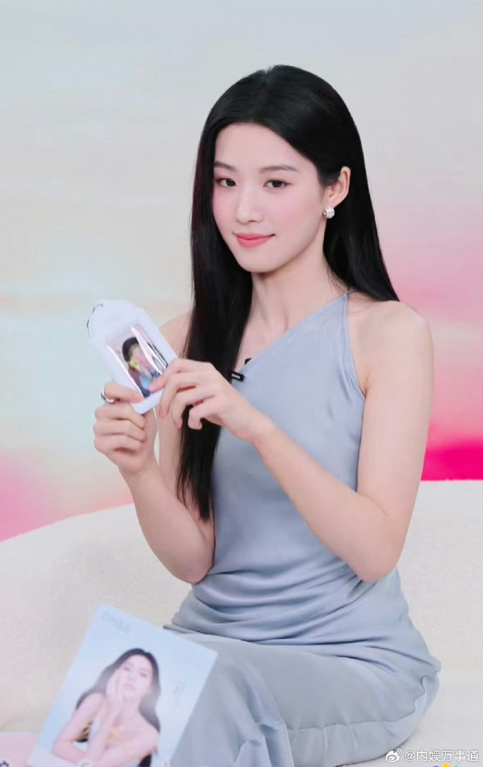 白鹿和卢昱晓直播 谁的状态好？ 