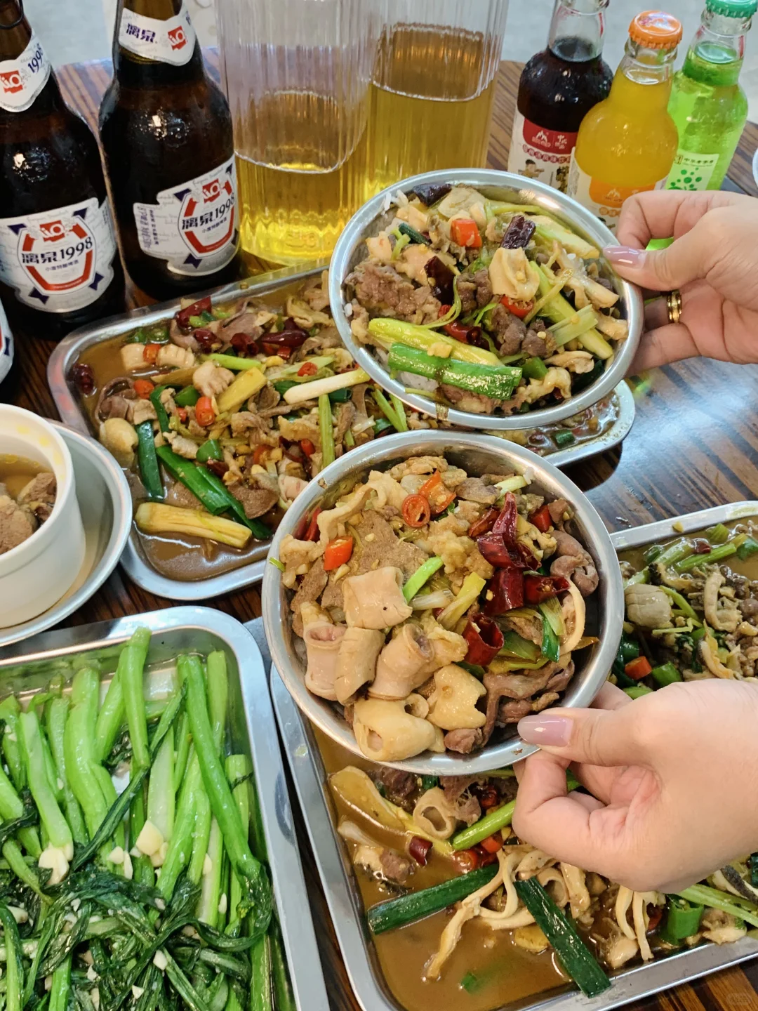 这一顿宵夜，冒雨也要吃！