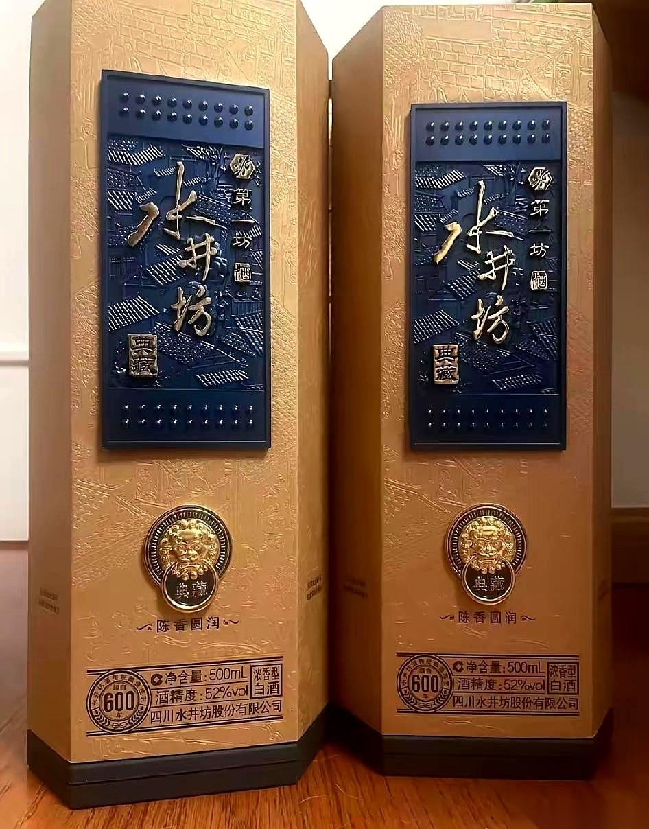 租了四年的小伙，昨天刚搬走。
我今天来打扫，好家伙，屋里跟没人住过一样，地板亮得