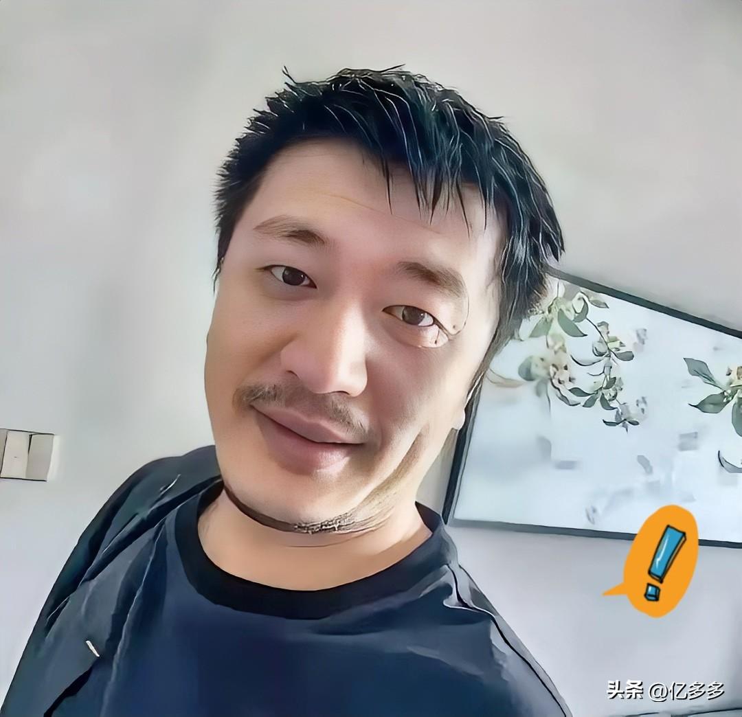 一场线下分享活动上，有个初中生站起来当着张雪峰的面直接发问：将来到处都是研究生，