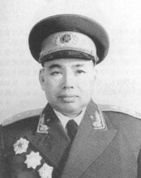 1985年，护士走进病房，眼前的一幕令她感到毛骨悚然，许世友将军面色发紫，脖子上