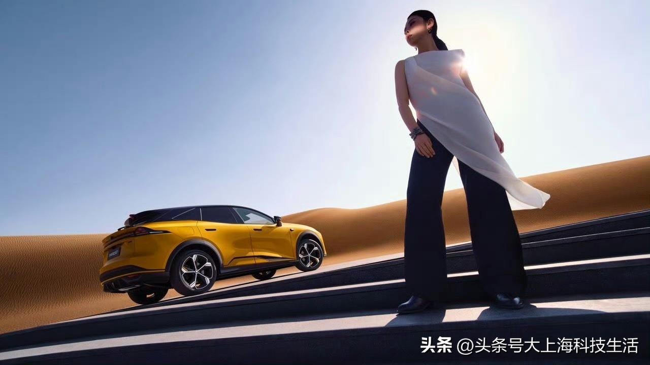 说实话，我其实对“某某某同款”一向无感。但狼队清清和皖皖的这条花絮视频，让我对狼