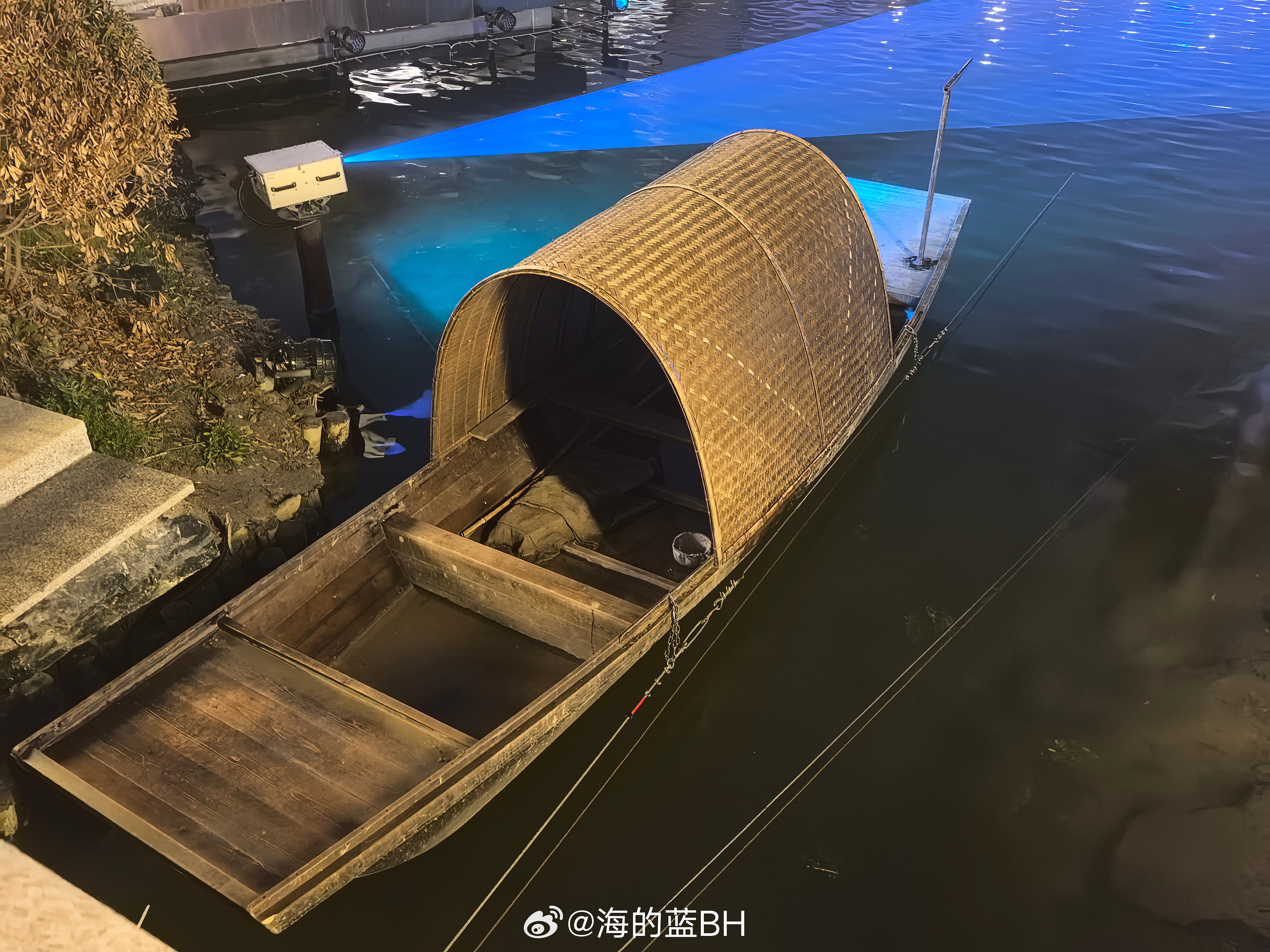 高质量发展浙里行品味绍兴新动能 今日走进绍兴陆游故里，青瓦白墙间尽是诗意的余温。