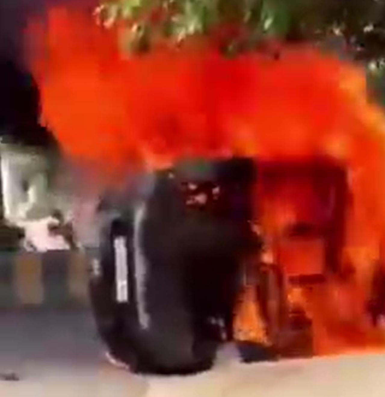 殖子们不是说，印度人很平和，很从容吗，从来都是不着不急，不争不抢。

那怎么霍尔