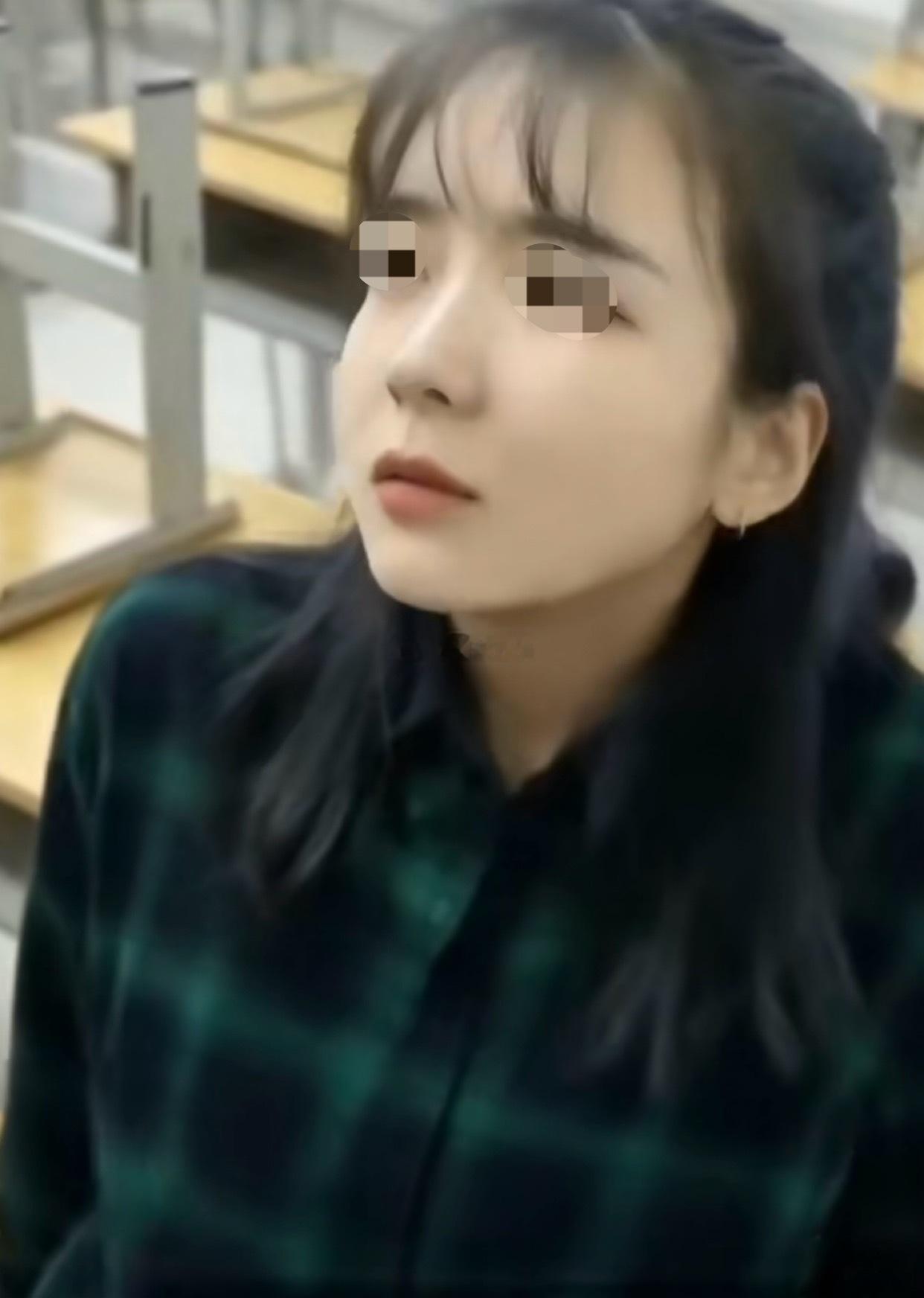 看图猜猜猜第四十一期，这女俏皮的表情真的很让人喜欢…… 