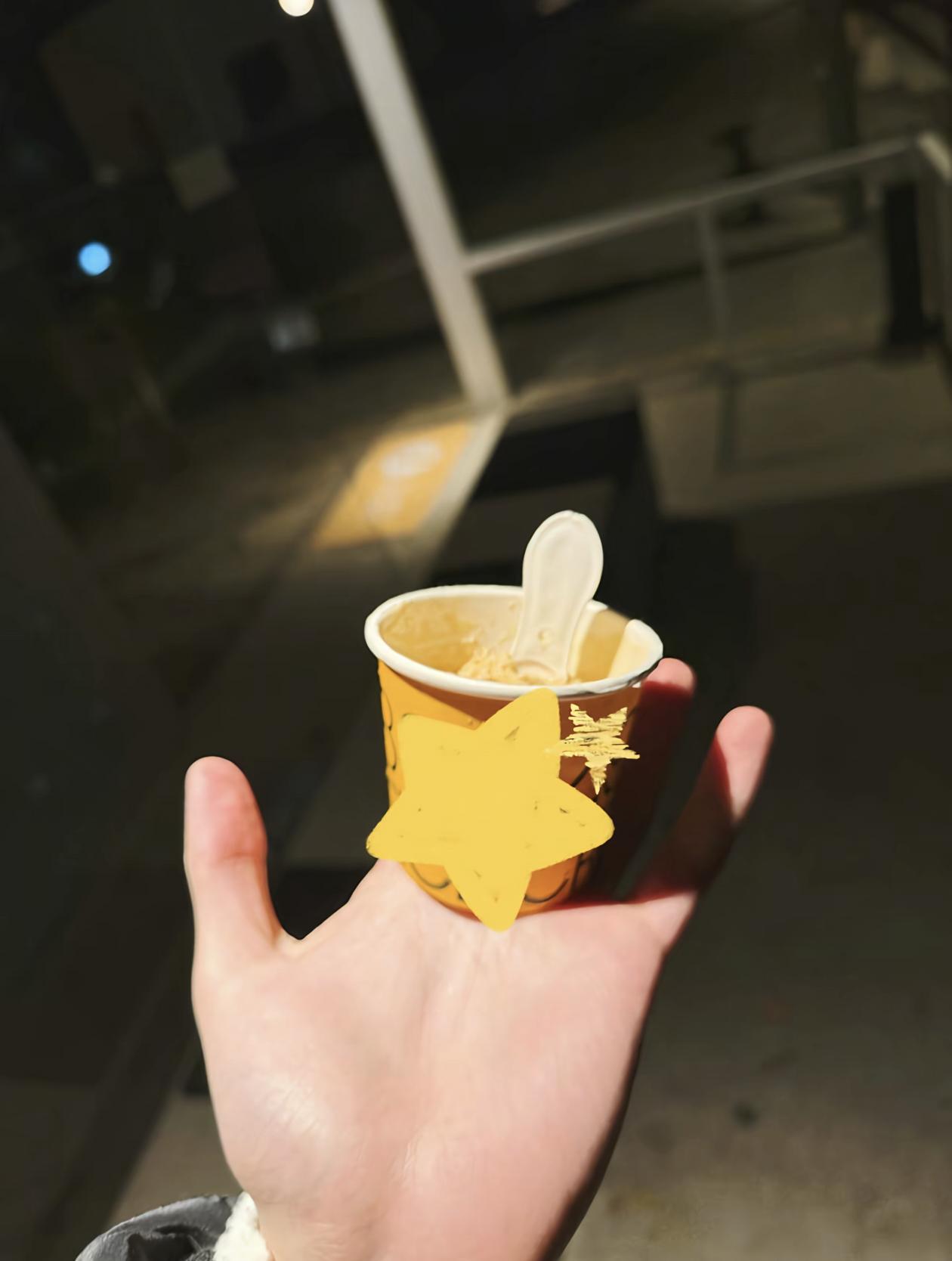 朱志鑫微博的自拍他拍是心动时的热烈，各种报备分享图就是细水长流的日常点开一张一张
