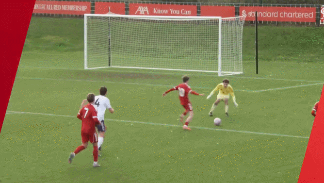 利物浦青训 布拉德肖：英格索普，你怎么不传 