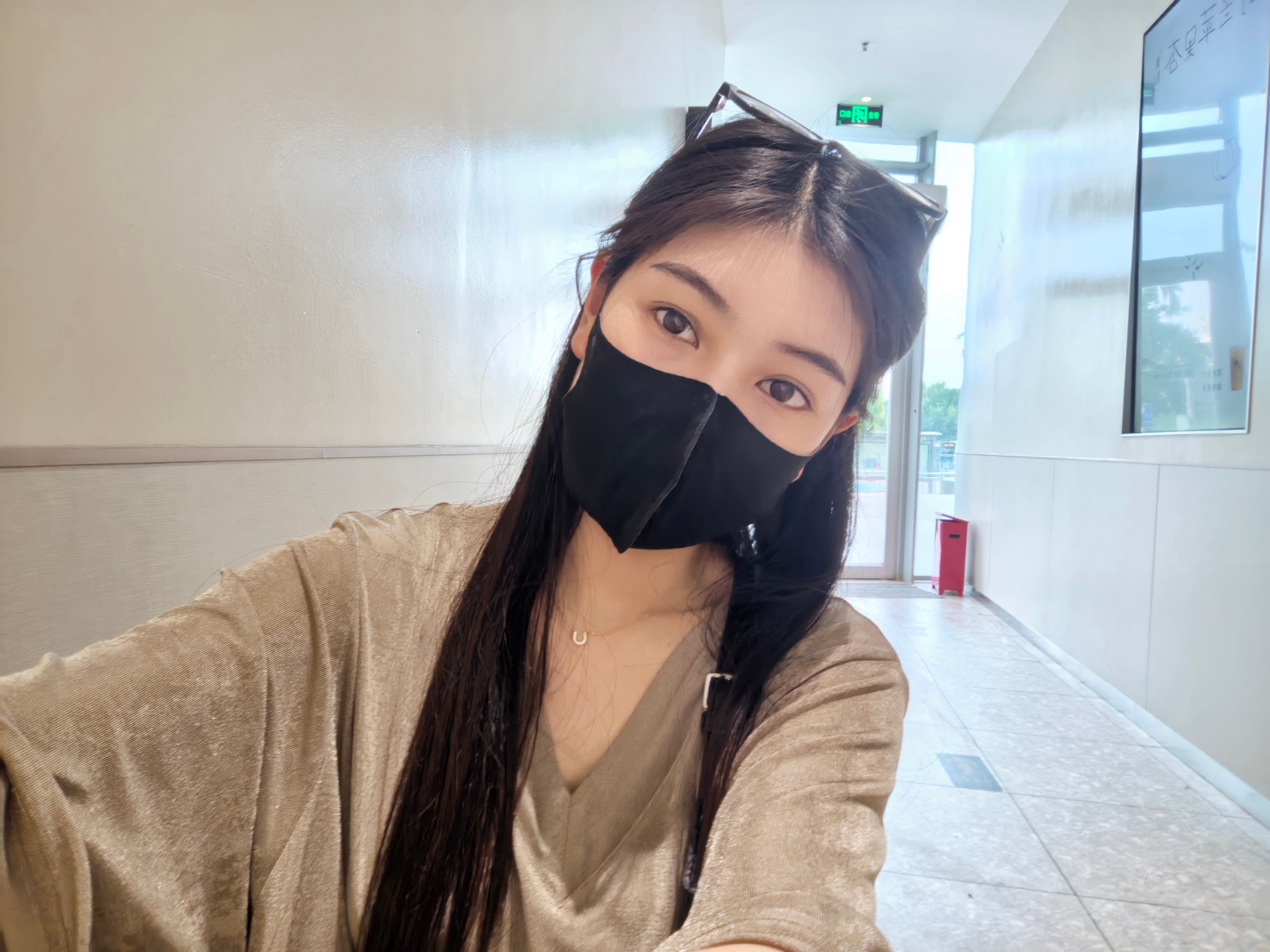 虚惊一场，我没什么事，医生让湿敷，还有喷云南白药就行。那我必须来杯喜茶压压惊  