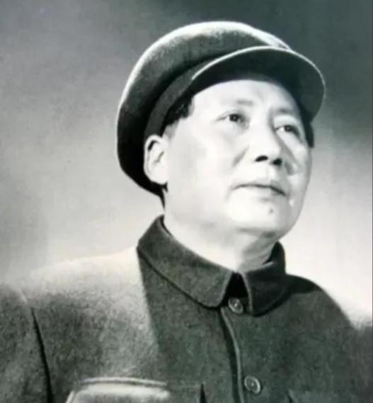 1958年，主席下令炮击金门，不小心炸死两个美国顾问，美国得知后率大军压境，指挥
