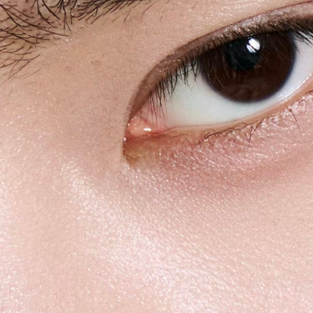 手肘很干记得涂油，眼角被睫毛扎了赶紧揉掉