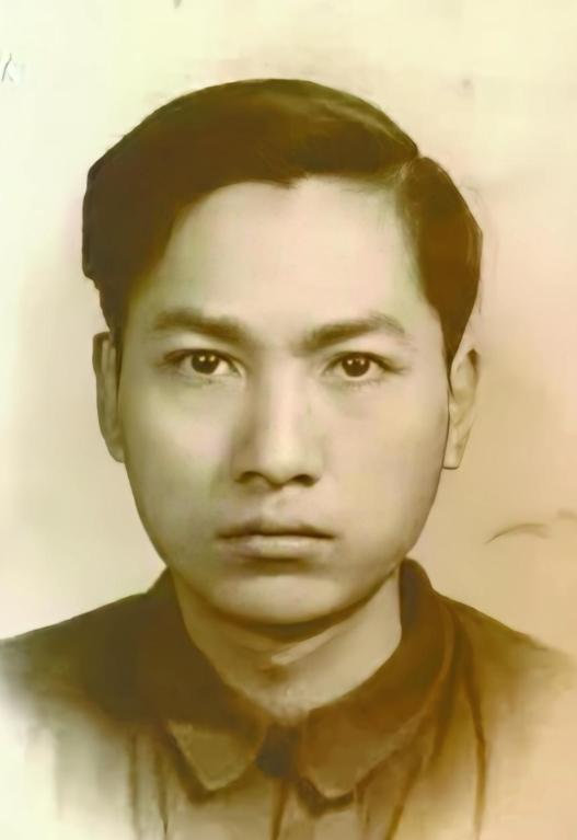 1982 年夏天，北京机电研究院的宿舍里，一位普通教师被同事发现自缢身亡。消息传
