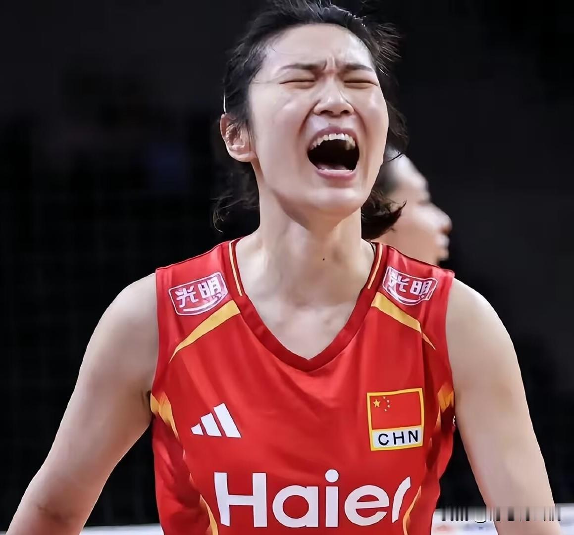 王梦洁发文，告别香港返回北京，澳门再见

王梦洁写道：“香港站收官，感谢每一位球