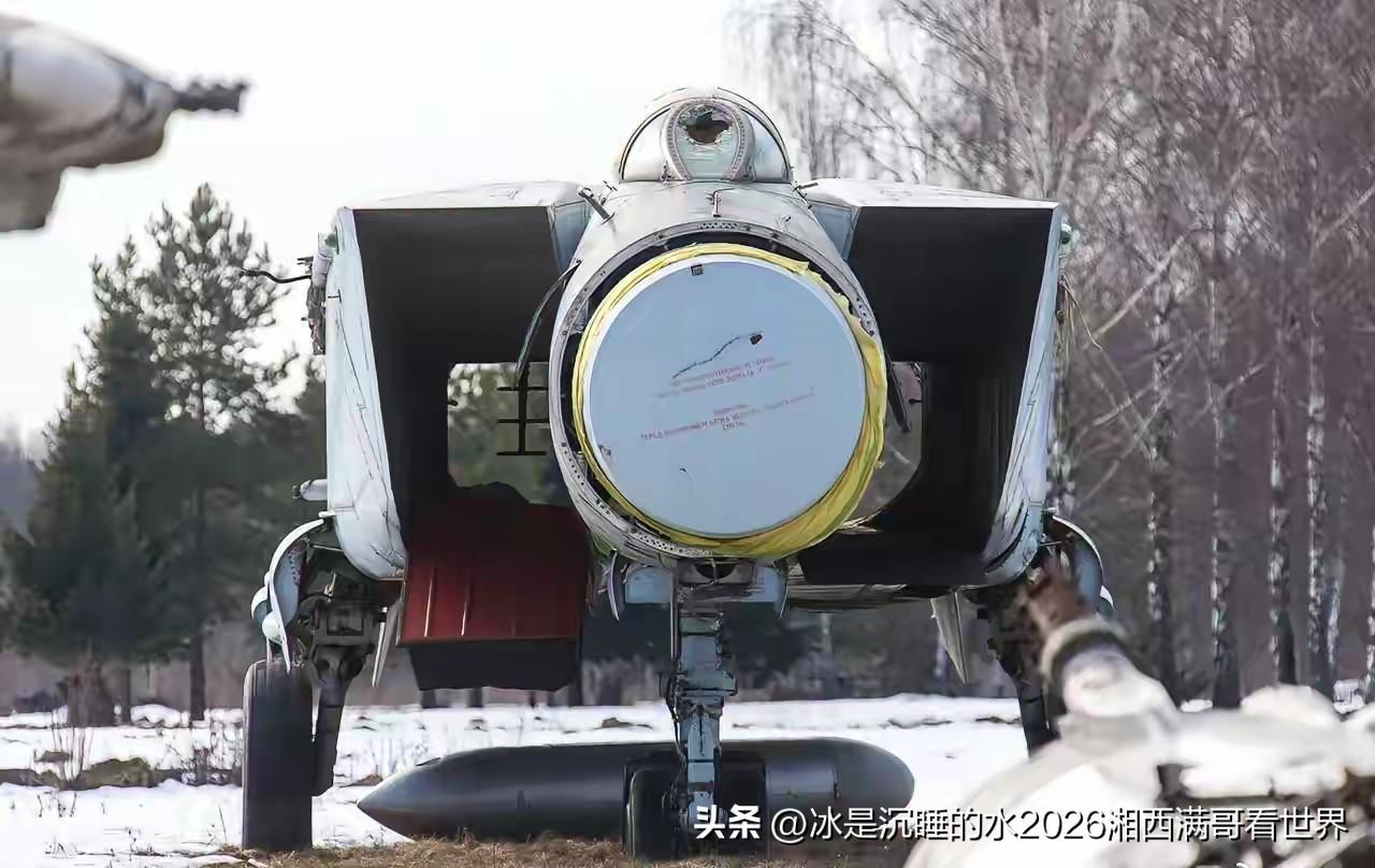 分享一组俄罗斯梅登的瓦迪姆•扎多罗日尼科技博物馆机场停放的早已退役的米格-25P