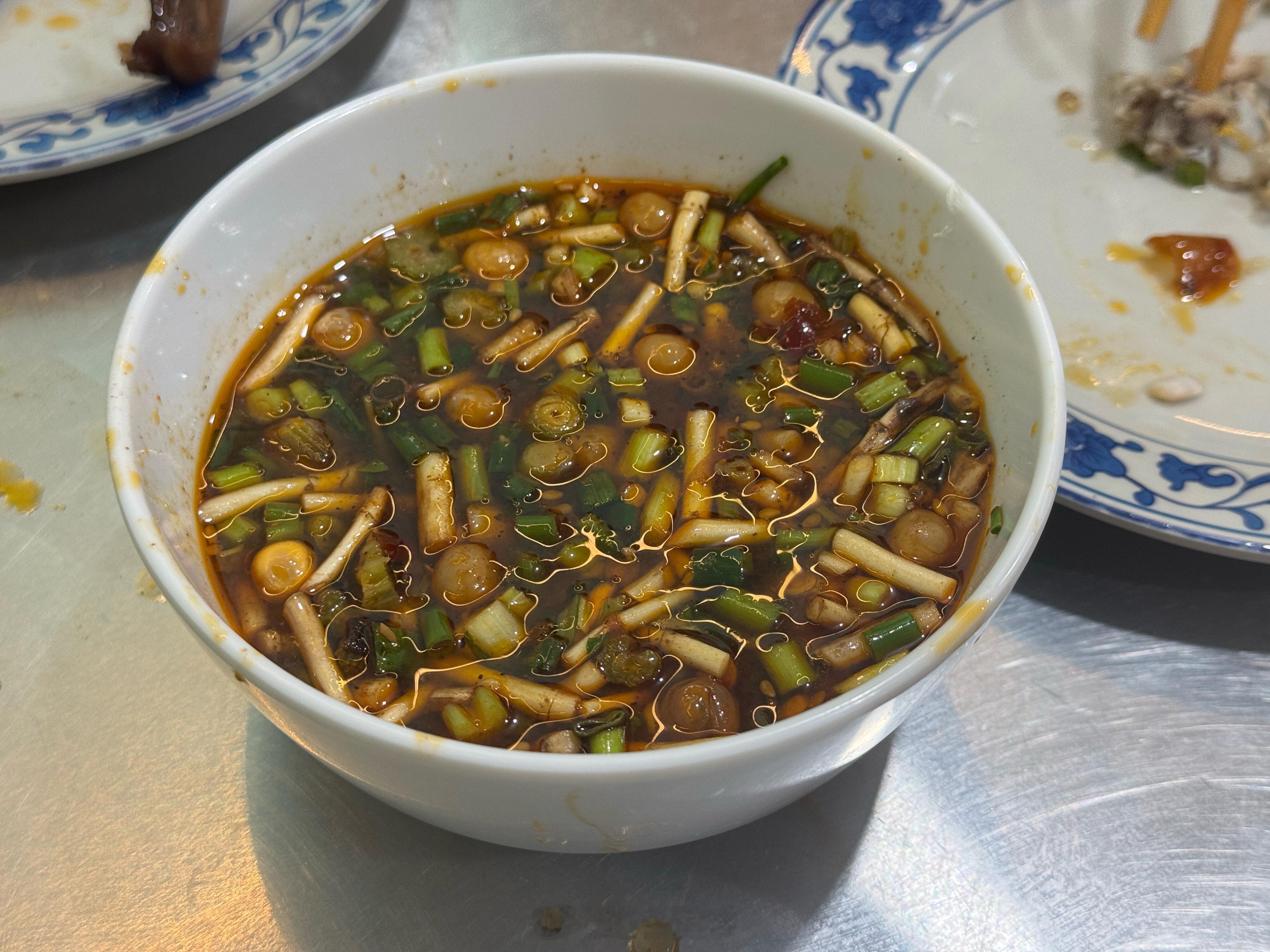 有人吃折耳根吗？我这人啥都吃，但折耳根试了几次确实是难以下咽