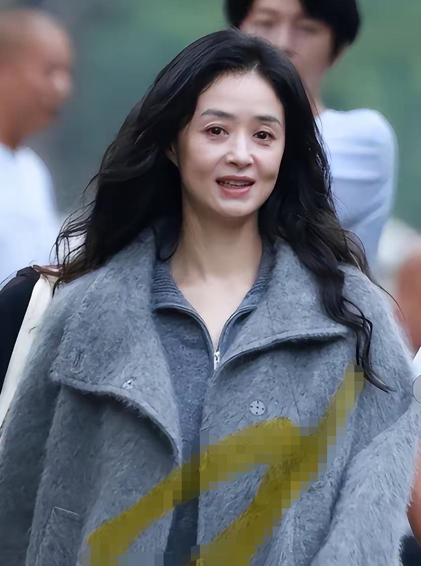 这人啊，由谁怎么保养岁数一到，该老还是要老的，长皱纹长斑块，皮肤松弛一样不落下的