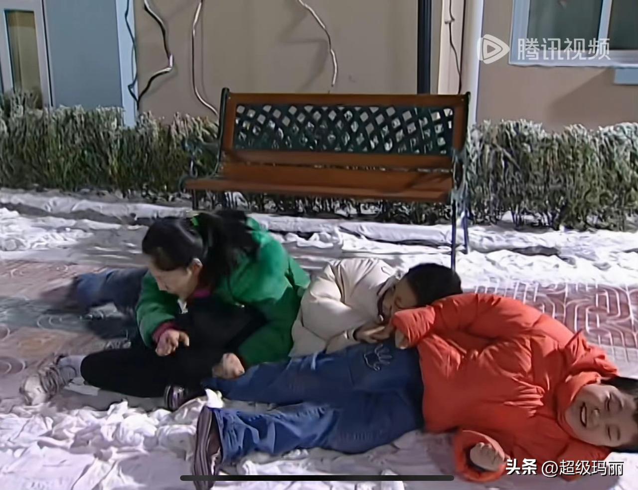 家有儿女的雪景是白毛巾哈哈哈……以前从来没发现过[捂脸]这是哪个天才想出来的，小