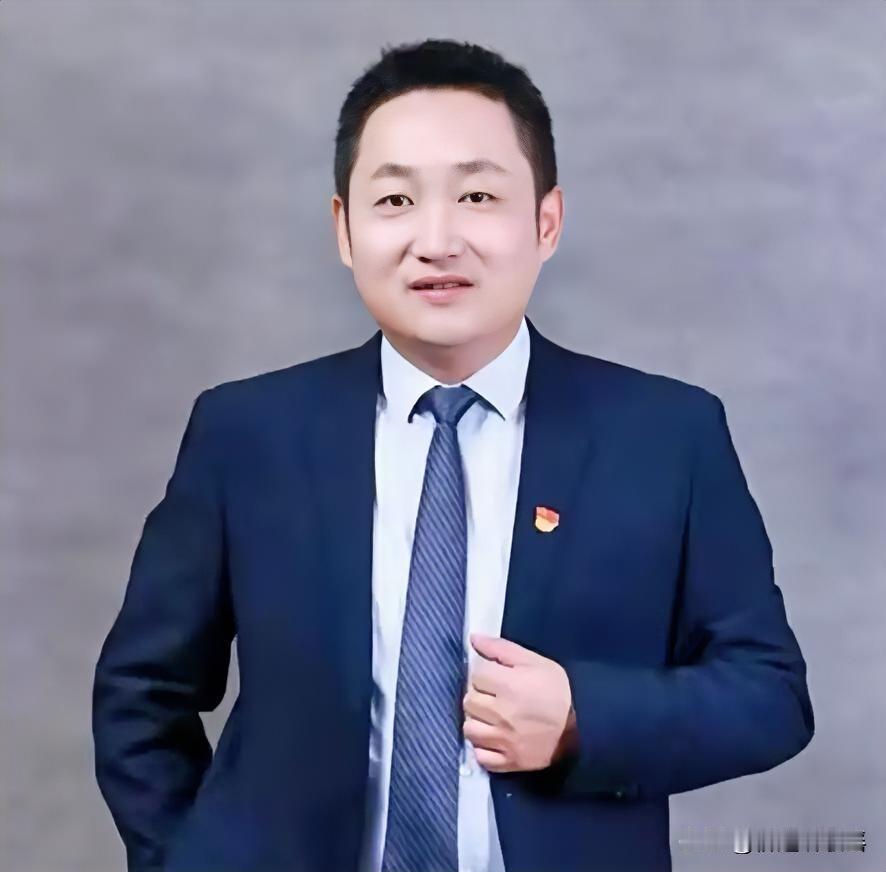 武大教授柯涛去世了
详细查了下他的资料
才明白，他并非名门出身，反而是和我们普通