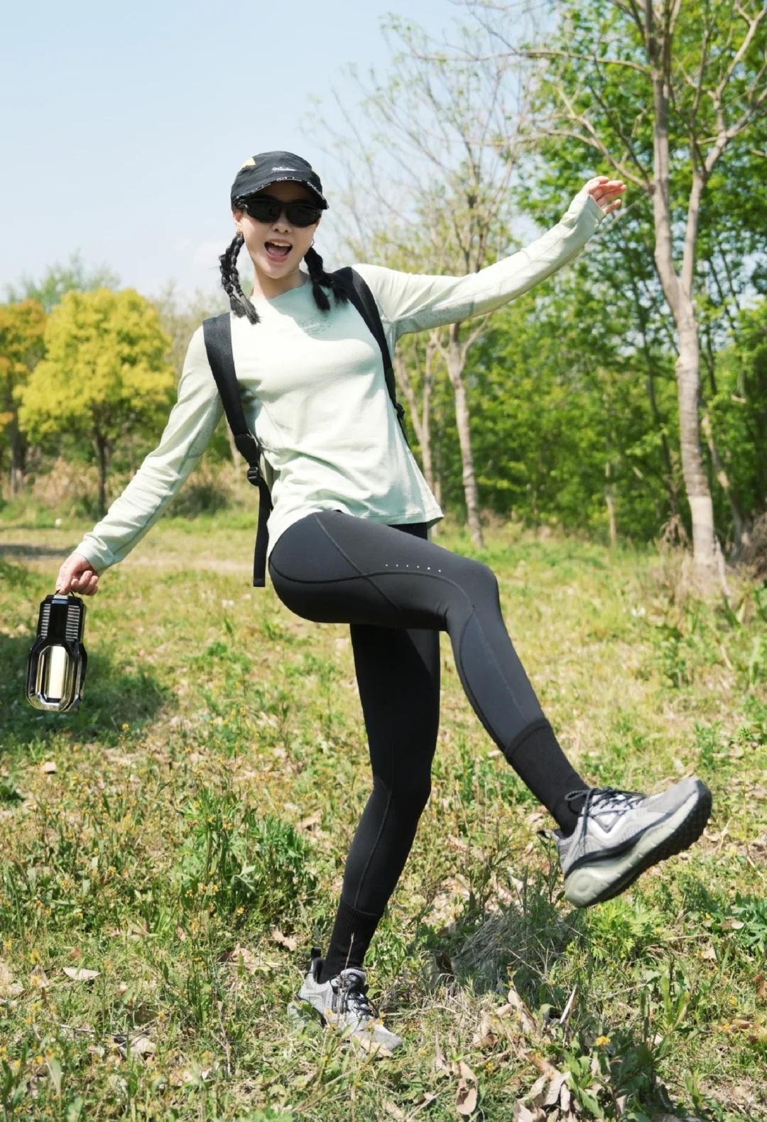春天上春山，自由又自在⛰️🌿
女生徒步穿啥呢？
我还是喜欢速干衣➕户外legg