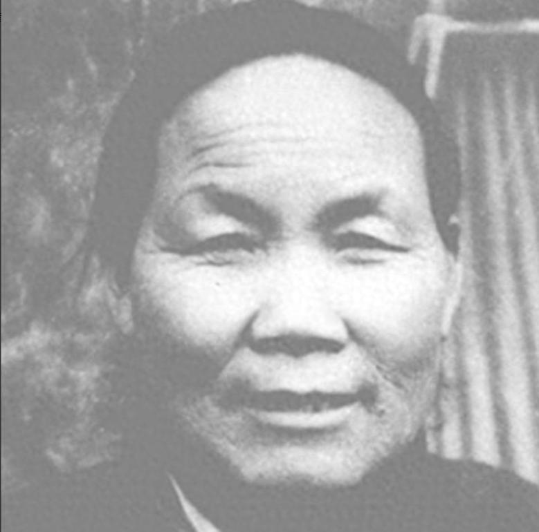 1940年，山东一位大娘给八路军做了小米饭，饥饿的战士们狼吞虎咽。然而，他们突然