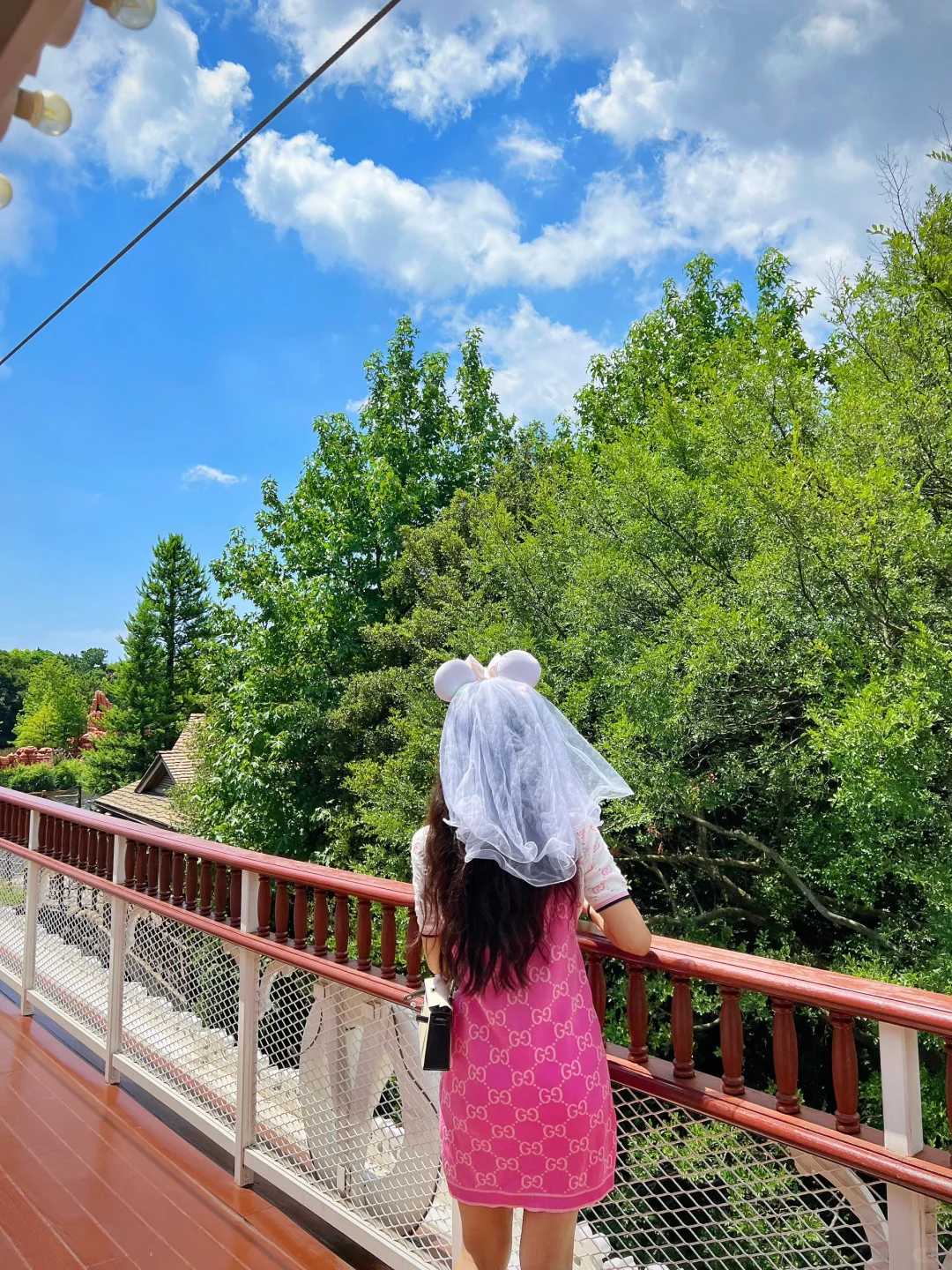 day1 在日本东京迪士尼 的gucci女孩儿