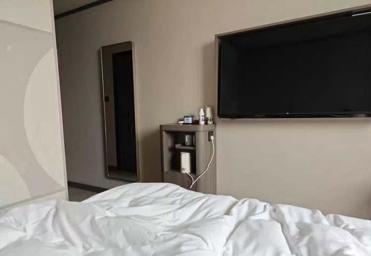 永远爱汉庭五点退房 