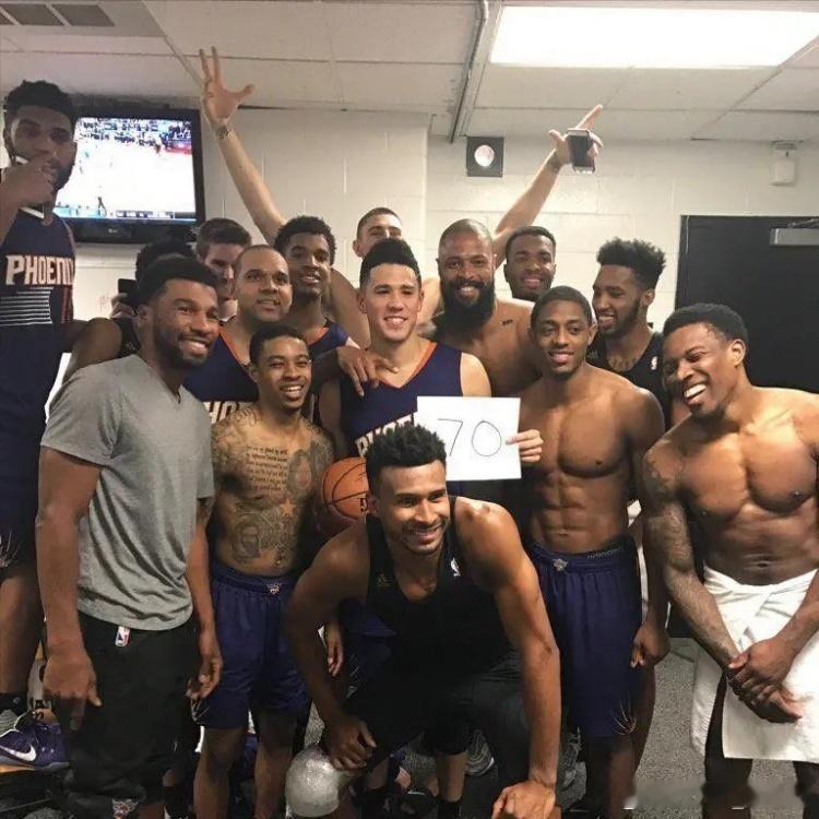 布克谈自己得70分：“在我那个年代，得70分是很难得。现在每个人都得到了。这很疯