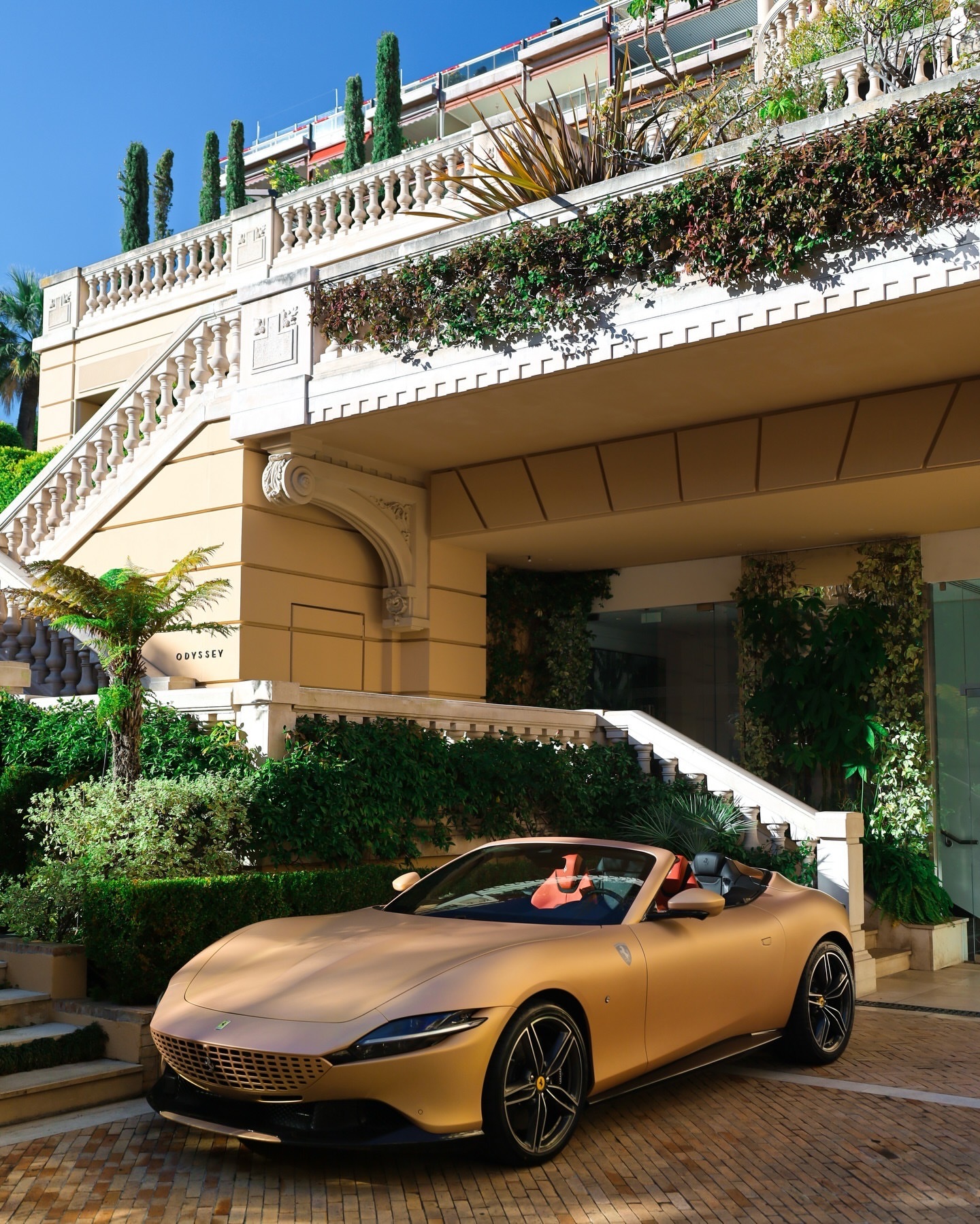 独一无二的法拉利Roma敞篷车定制版。这不是一辆普通的法拉利Roma敞篷车：它采