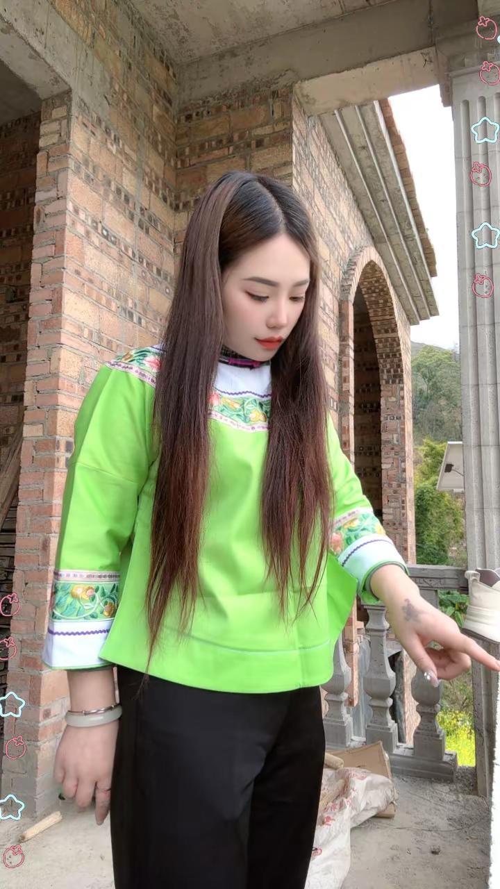 总要穿一次少数民族服饰吧