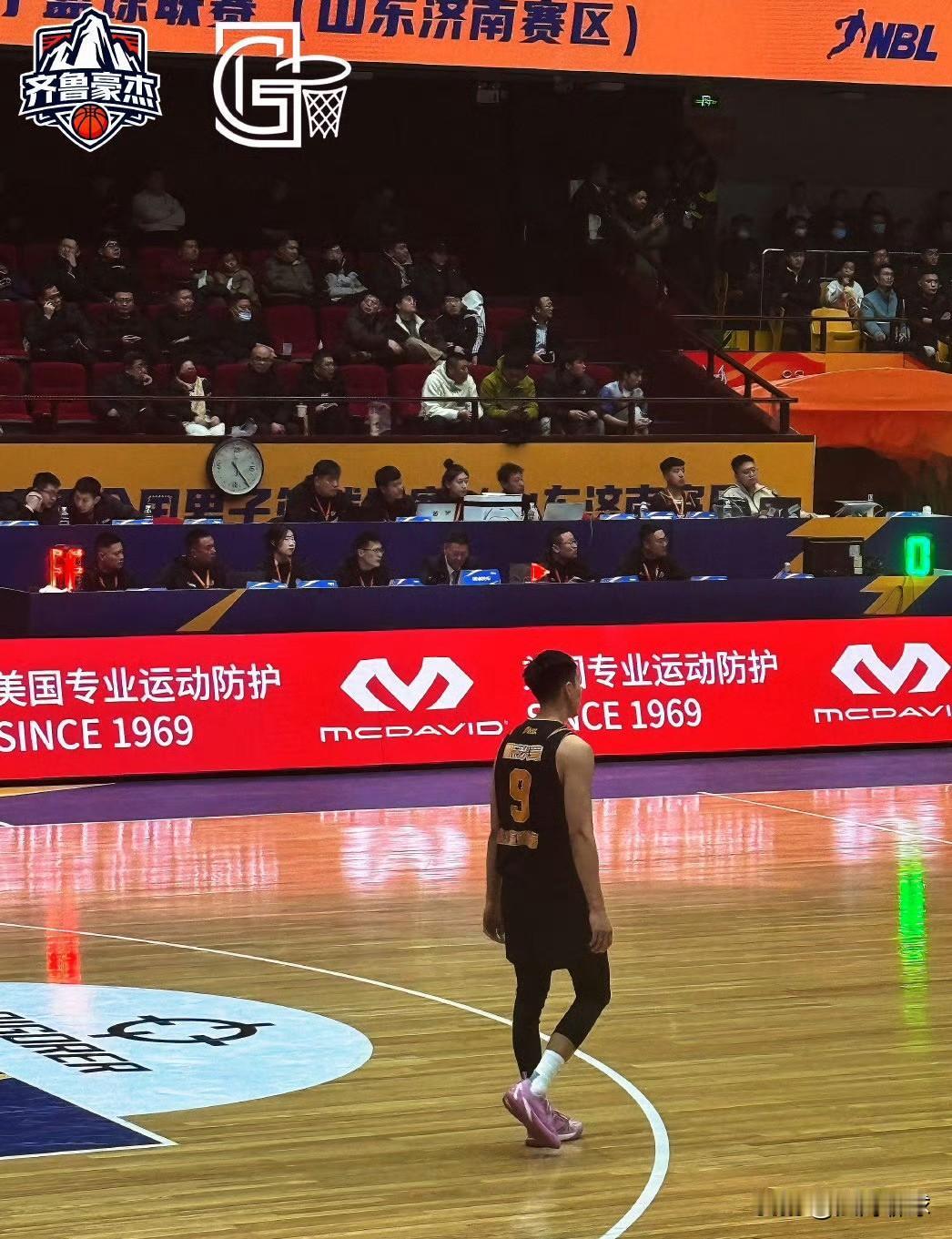 12月22日在济南中心体育馆山东蜜獾NBL首秀场114:76大胜全华班出战的张家
