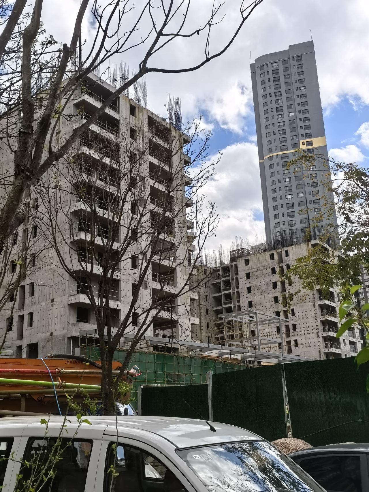 俊发城的位置最好的一个地块，烂尾多年的俊发城逸凌峰有下家接手续建了。这个盘在北京