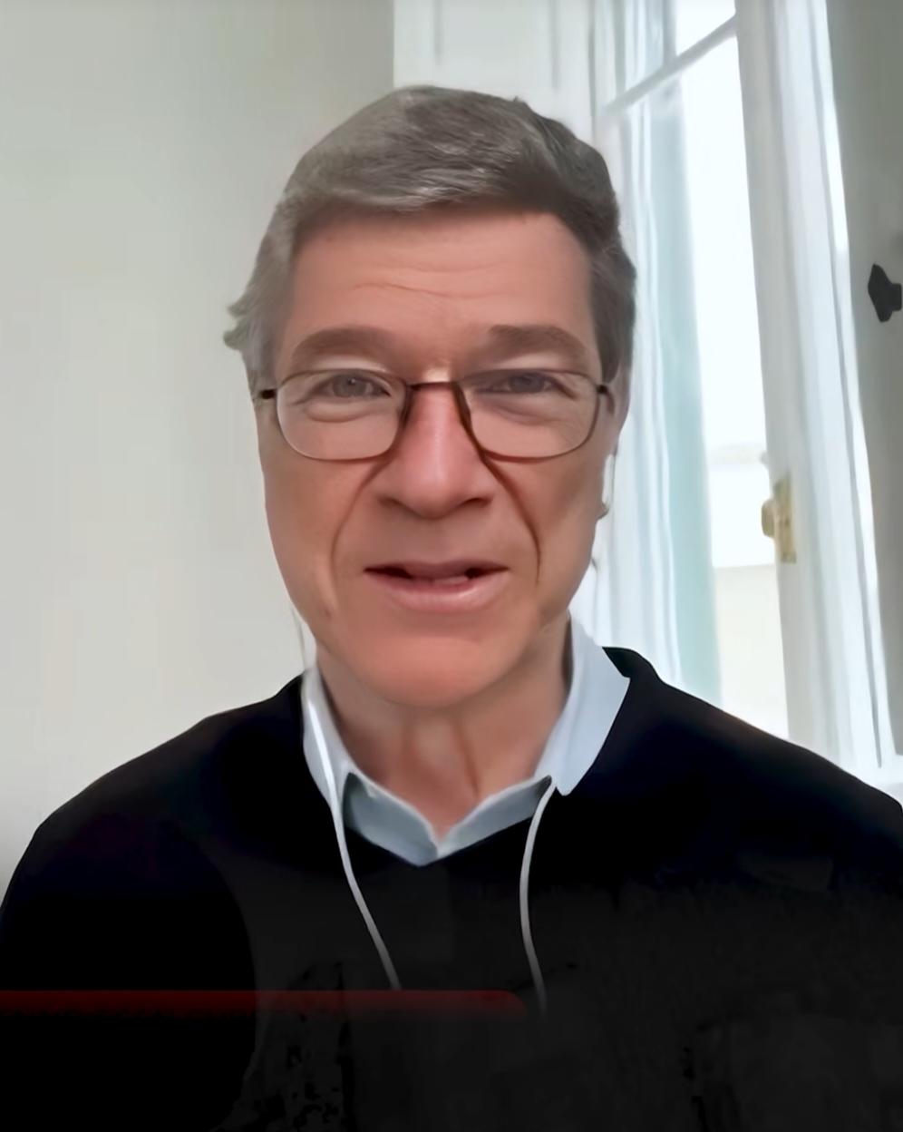 有美国人看不下去了，站出来发声。哥伦比亚大学教授杰弗里·萨克斯认为美国正陷入宪政