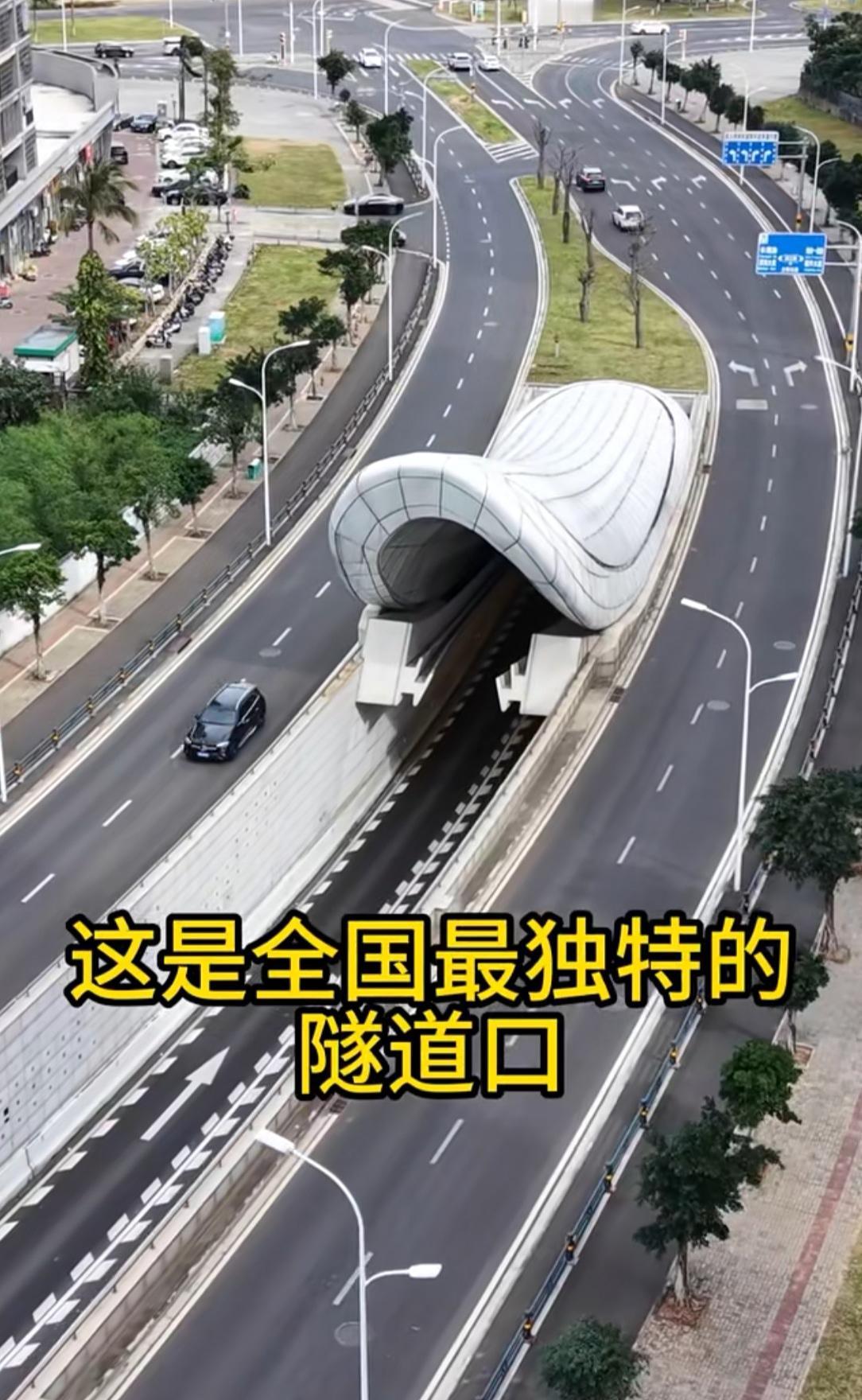 海口的这个地铁出口外观设计非常大气！你觉得呢？