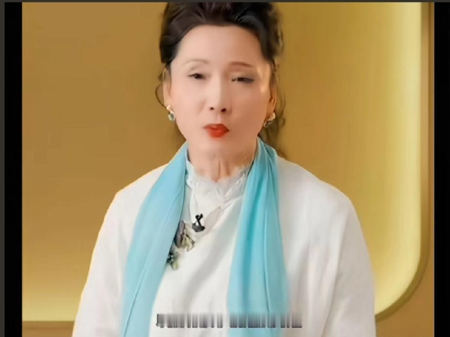 何赛飞儿子随母姓，恋爱时就跟男方讲好的

因为男方家里有四兄弟，可能何赛飞觉得他