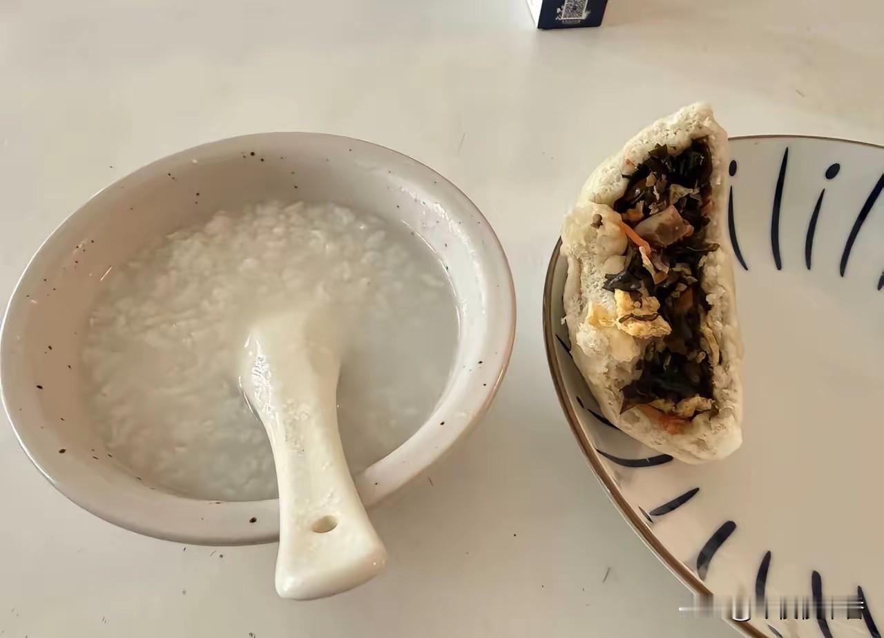 非必要，不进食！
你有没有发现，身边那些精力好、不显老的人，都有一个共同点——不