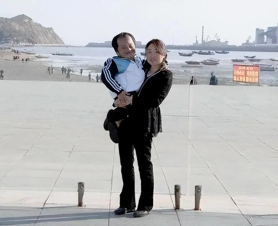 放弃中石油高级工程师的金饭碗，顶着父母断绝关系的死命令，年方三十一的漂亮女高管却