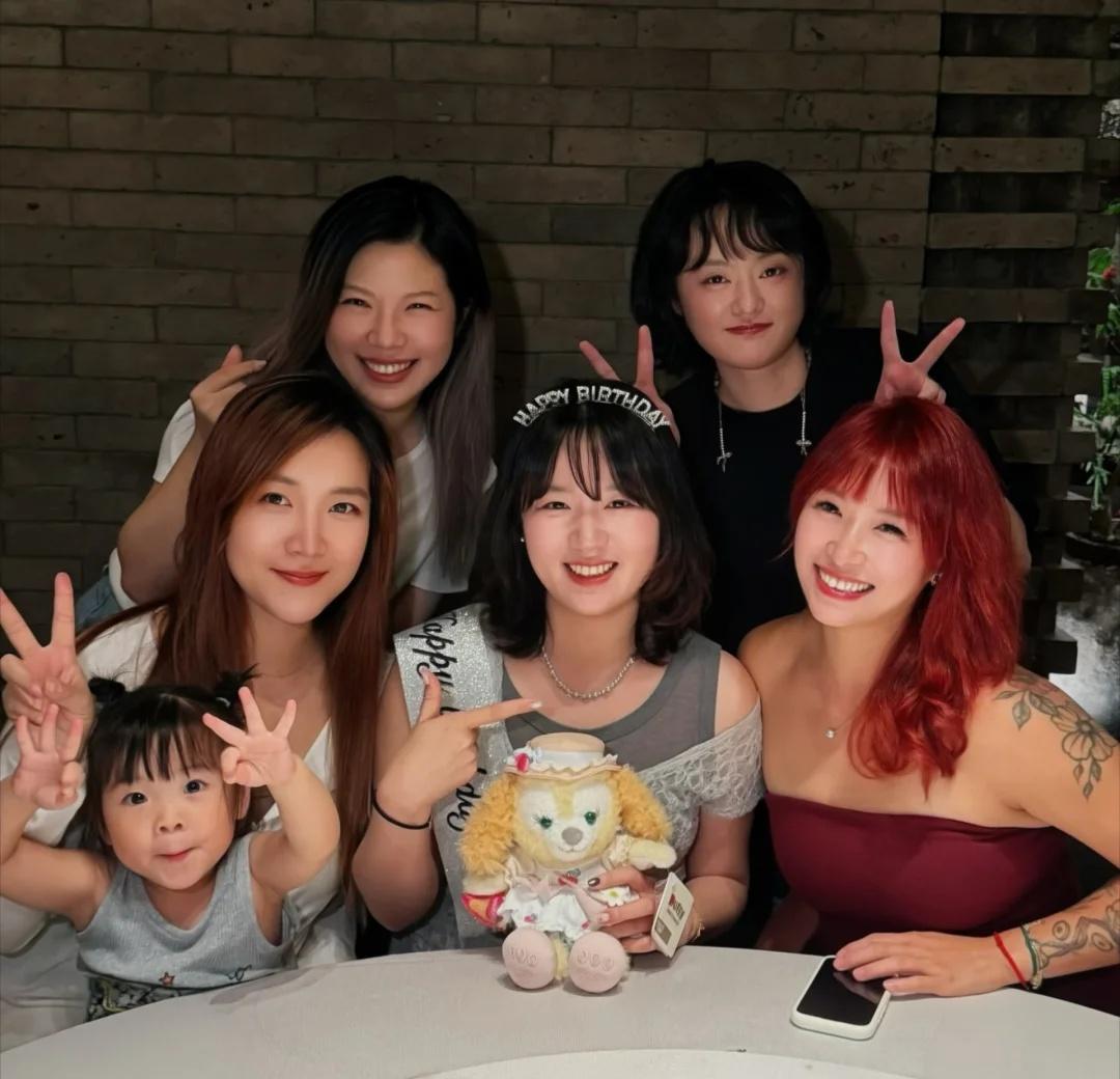 ai真好使 有种外星生物入侵人类大脑的感觉
用合照里的自己让ai跑了张形象照
可