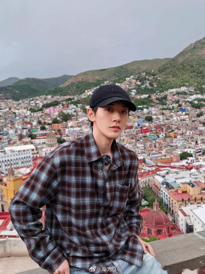 邓为打卡寻梦环游记取景地邓为打卡寻梦环游记取景地，好像穿越到动画里了，死亡不是终
