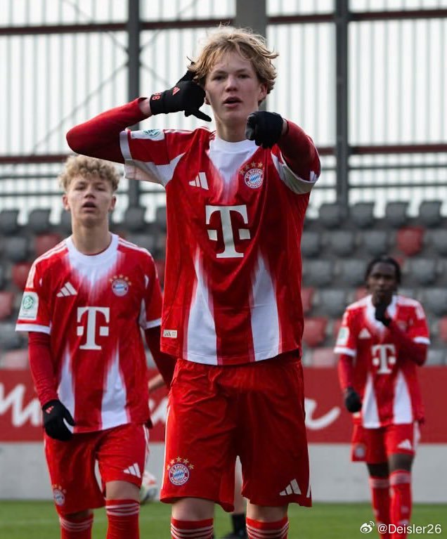 🚨儘管有幾傢俱樂部對這位鋒線小將感興趣，但拜仁俱樂部與U-17最佳射手、前鋒—