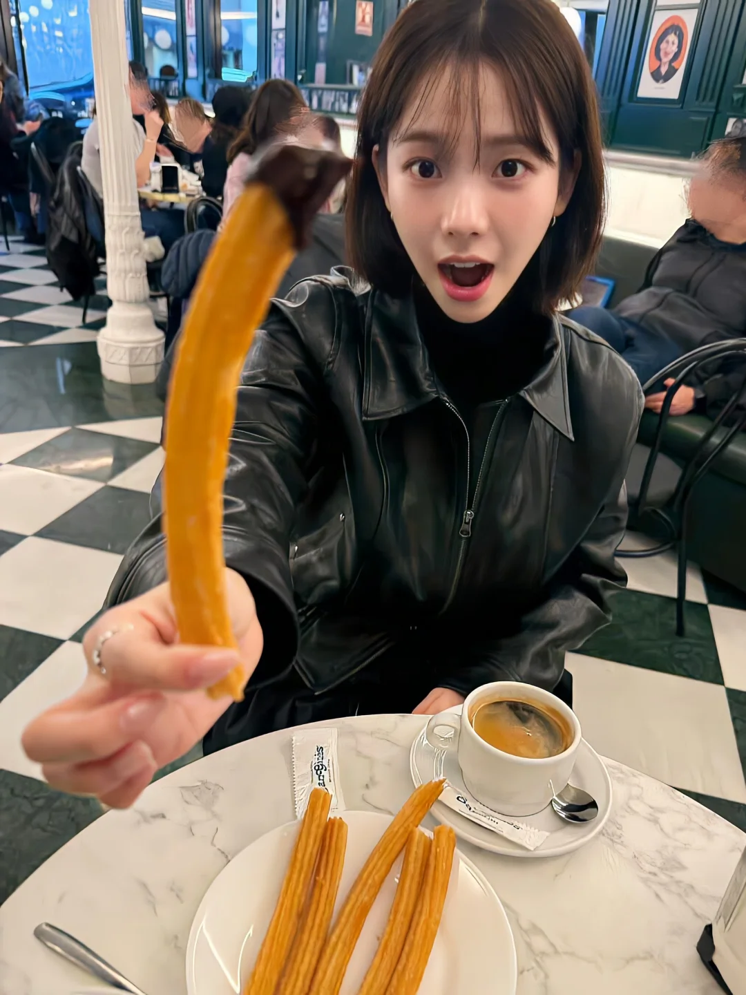 柳智敏｜存一些互动感敲强的探店拍照pose