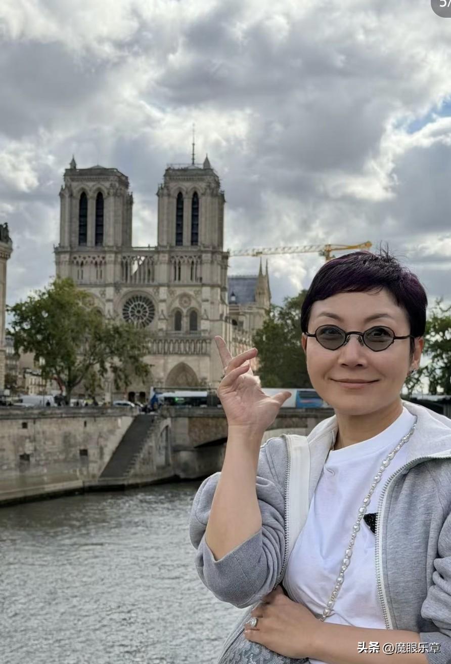 上海观众非常熟悉的主持人陈帆，最近开启了一场巴黎艺术之旅，低调的她在某社交账号说