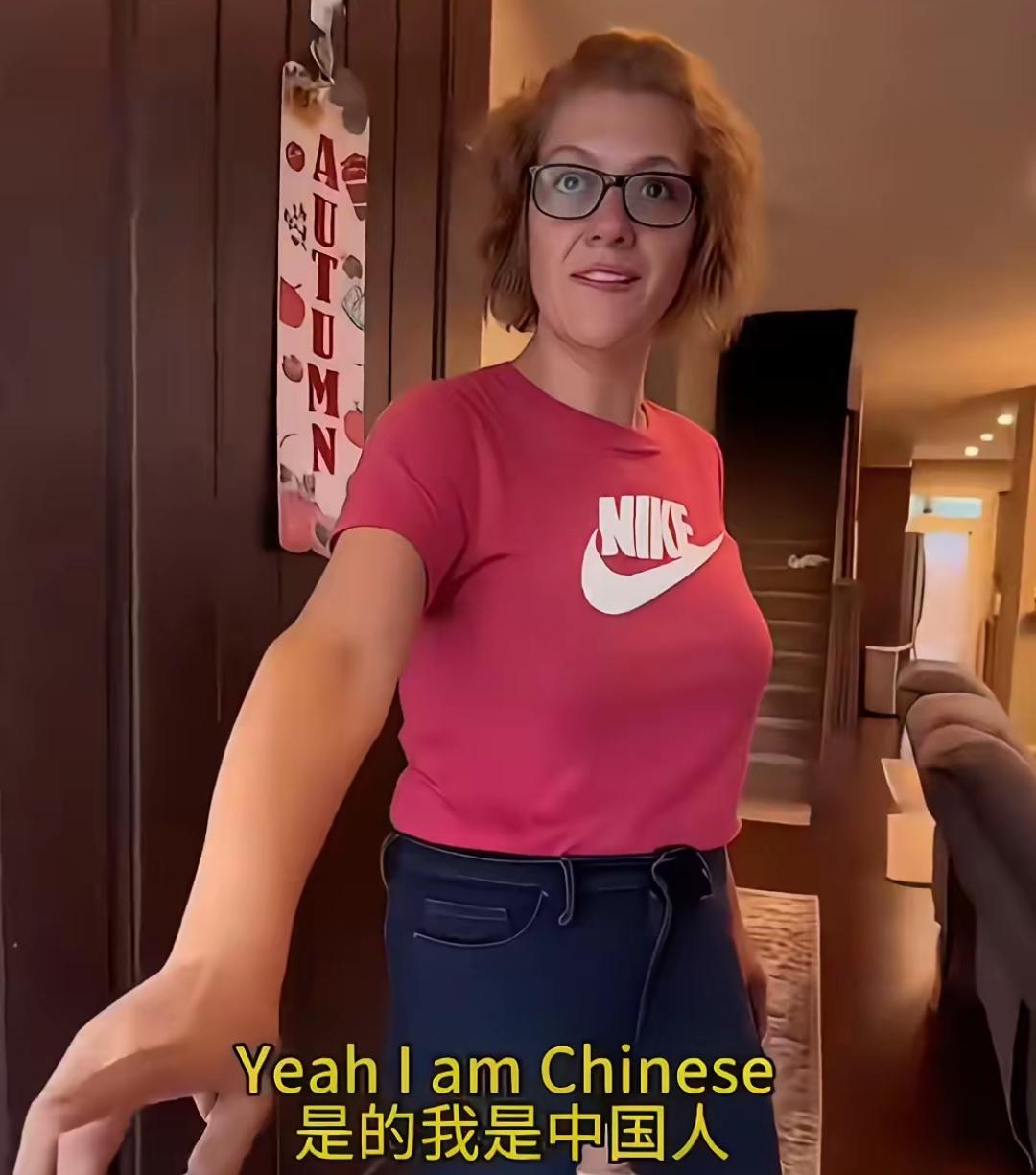 中国小伙在美国送外卖，大姐收到外卖之后，问他是不是中国人，得知他是中国人之后大姐
