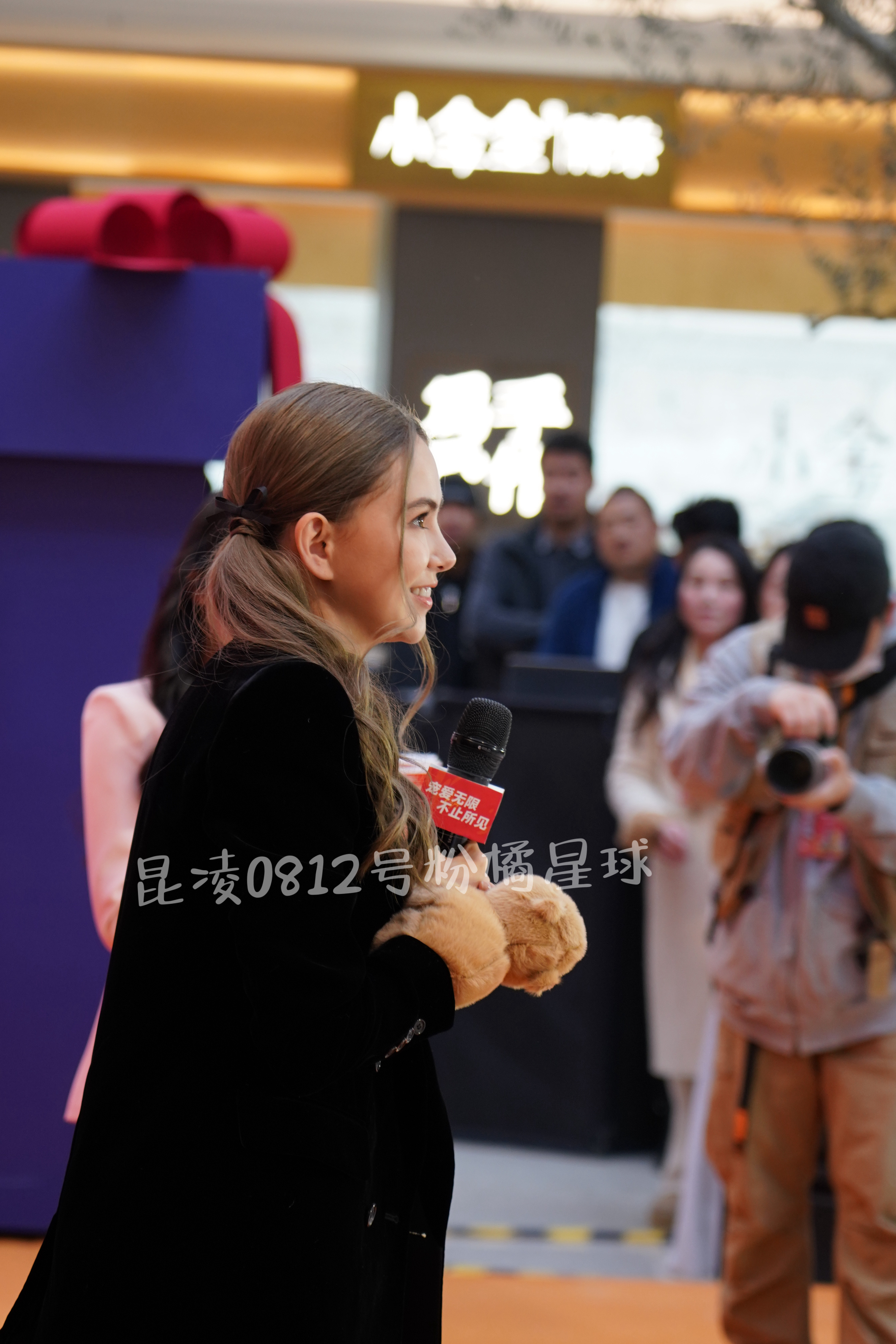#昆凌[超话]# 生图无敌[打call][打call][打call]侧脸无敌！！
