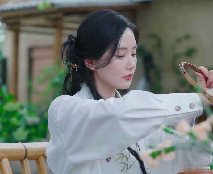 央视镜头下的刘诗诗美进我心里花开中国首期拍摄地十里芳菲 央视镜头里的刘诗诗在十里